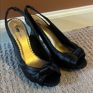 FIONI Clothing Black Patent Leather Heels with Bow